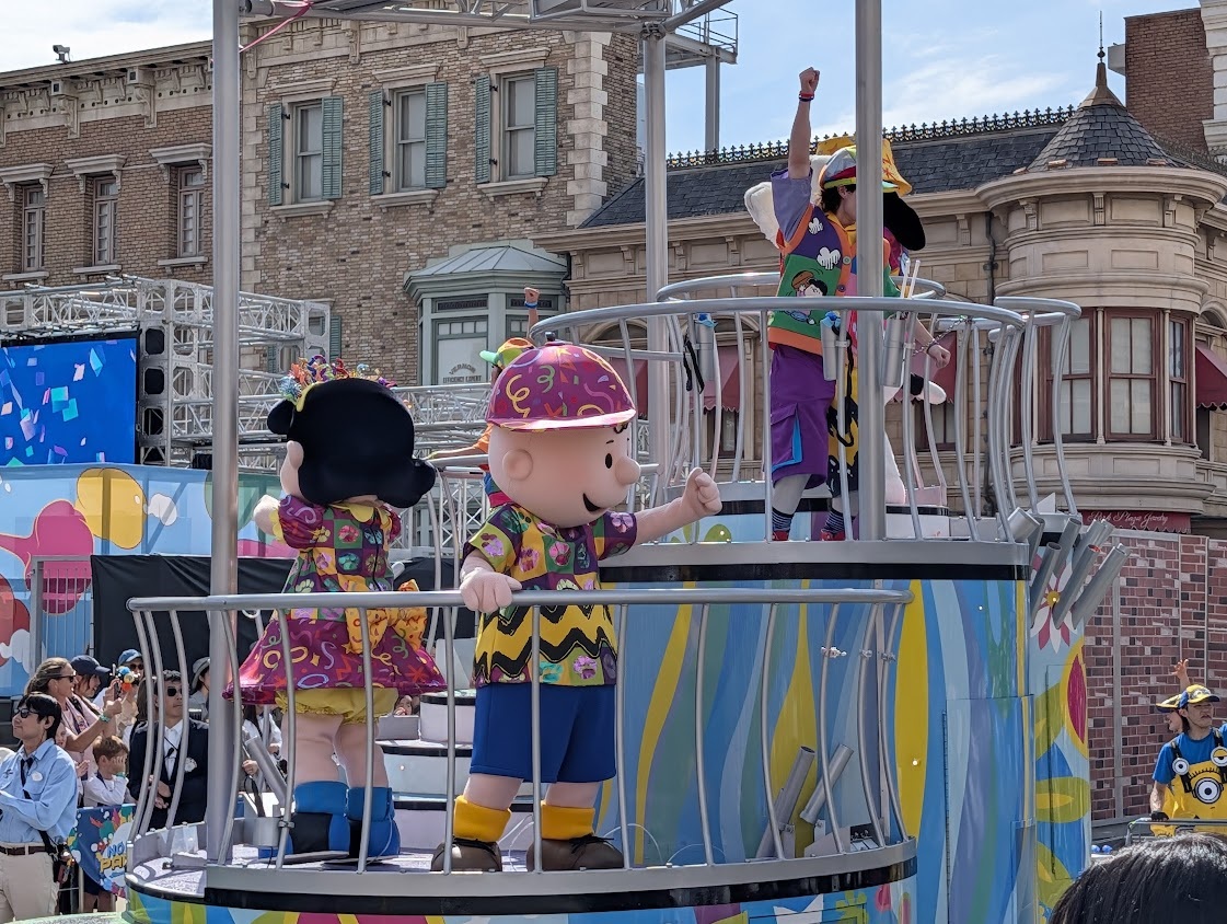 パレード スヌーピー＆チャーリーブラウンのフロート