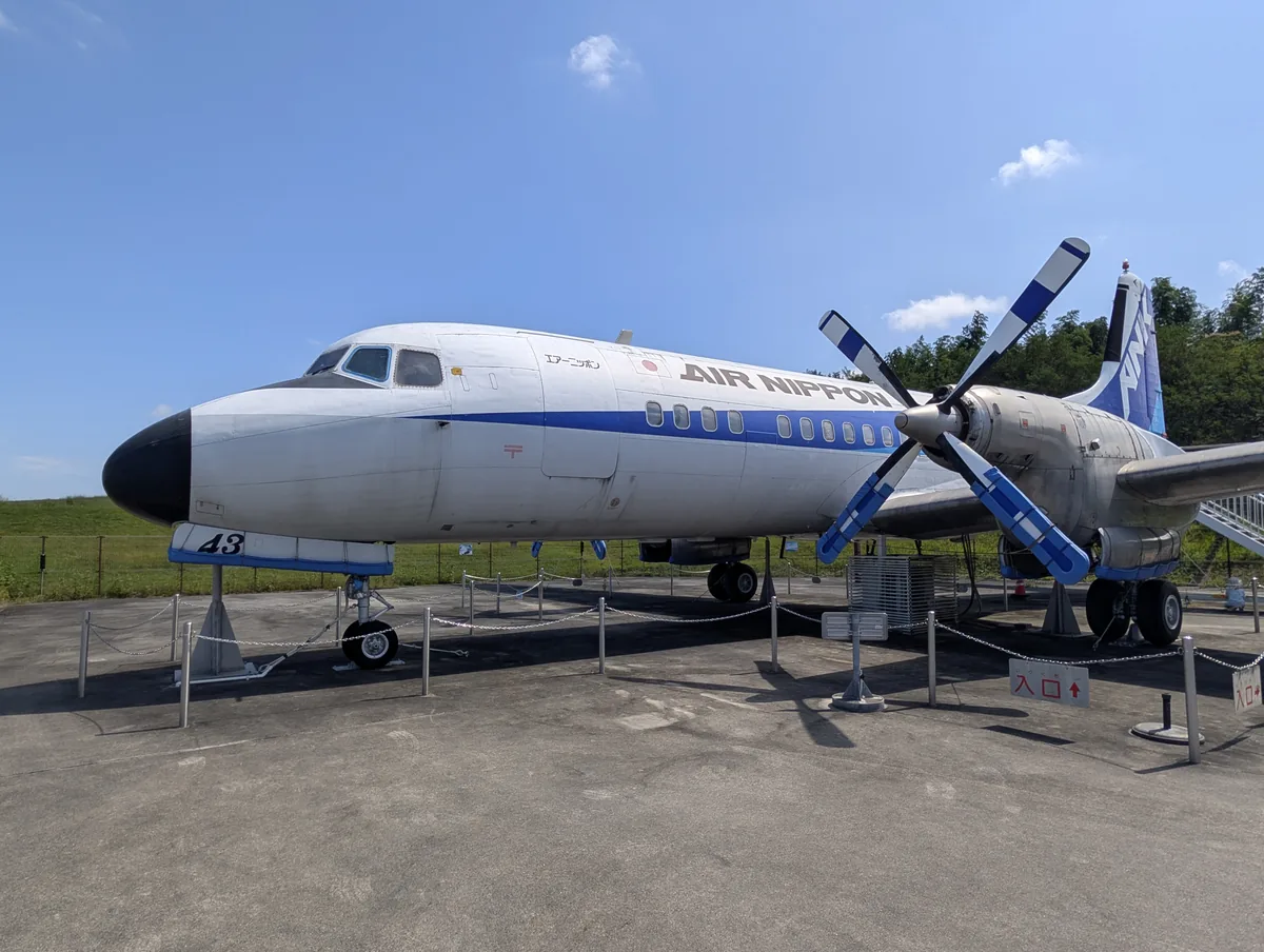 さぬきこどもの国に展示されているYS-11型航空機