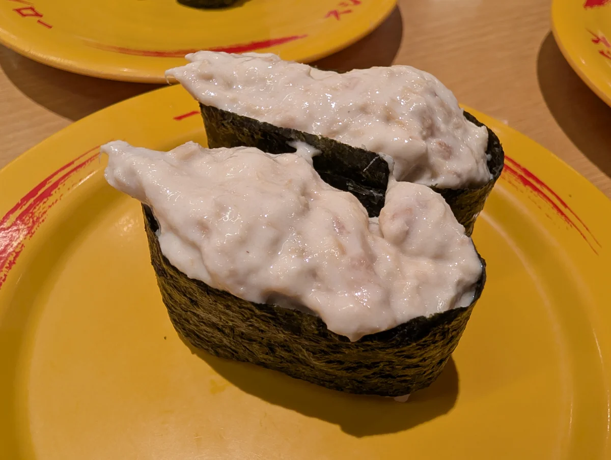 なめらかなマヨネーズ系の具材をのせた軍艦