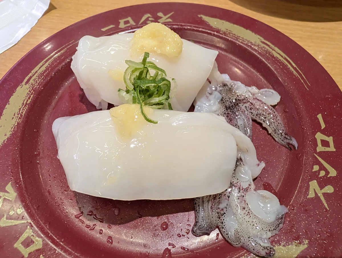しょうがとねぎを添えたいかの握り