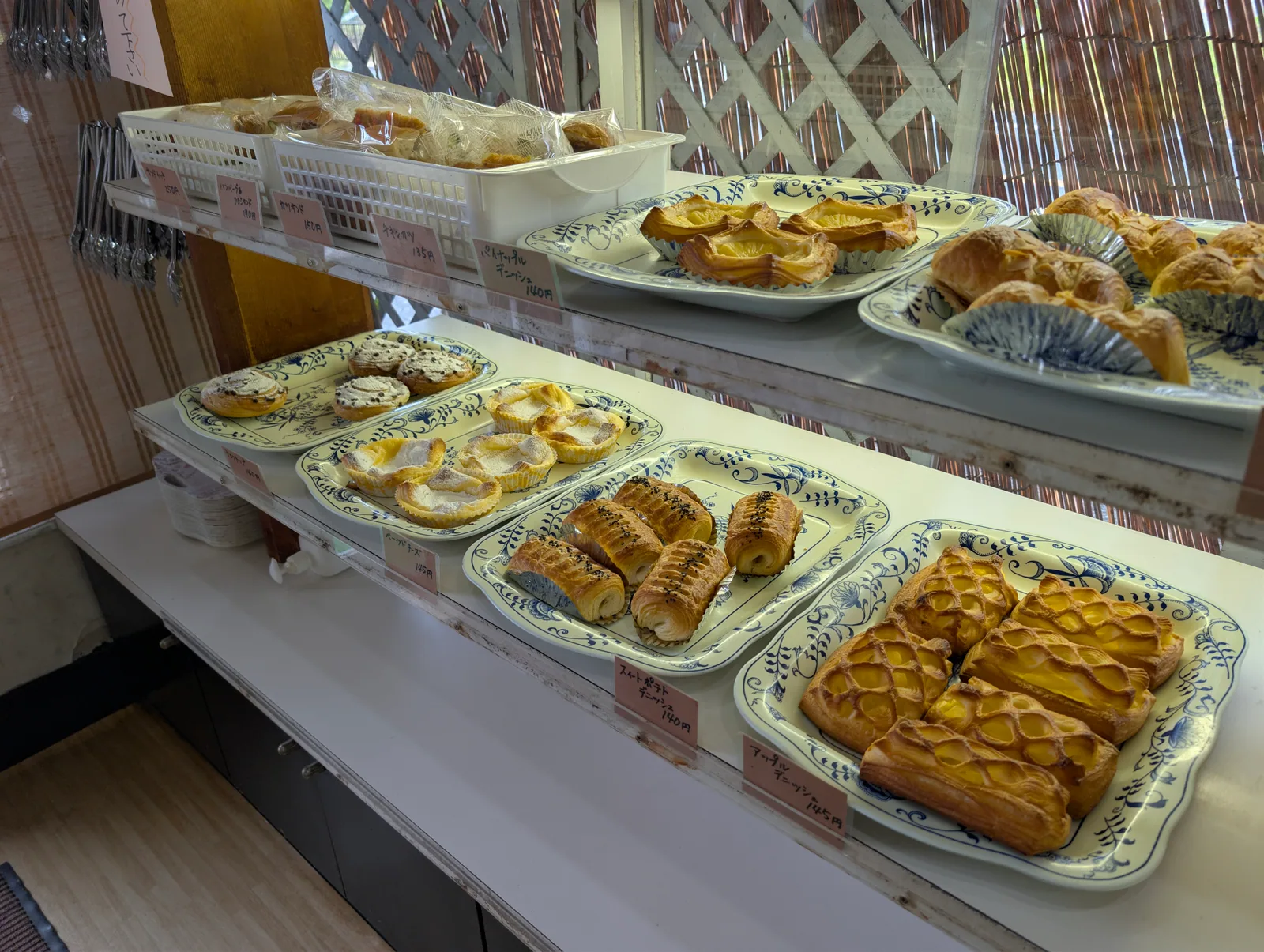 シャンピニヨンで選んだ焼きたてパン