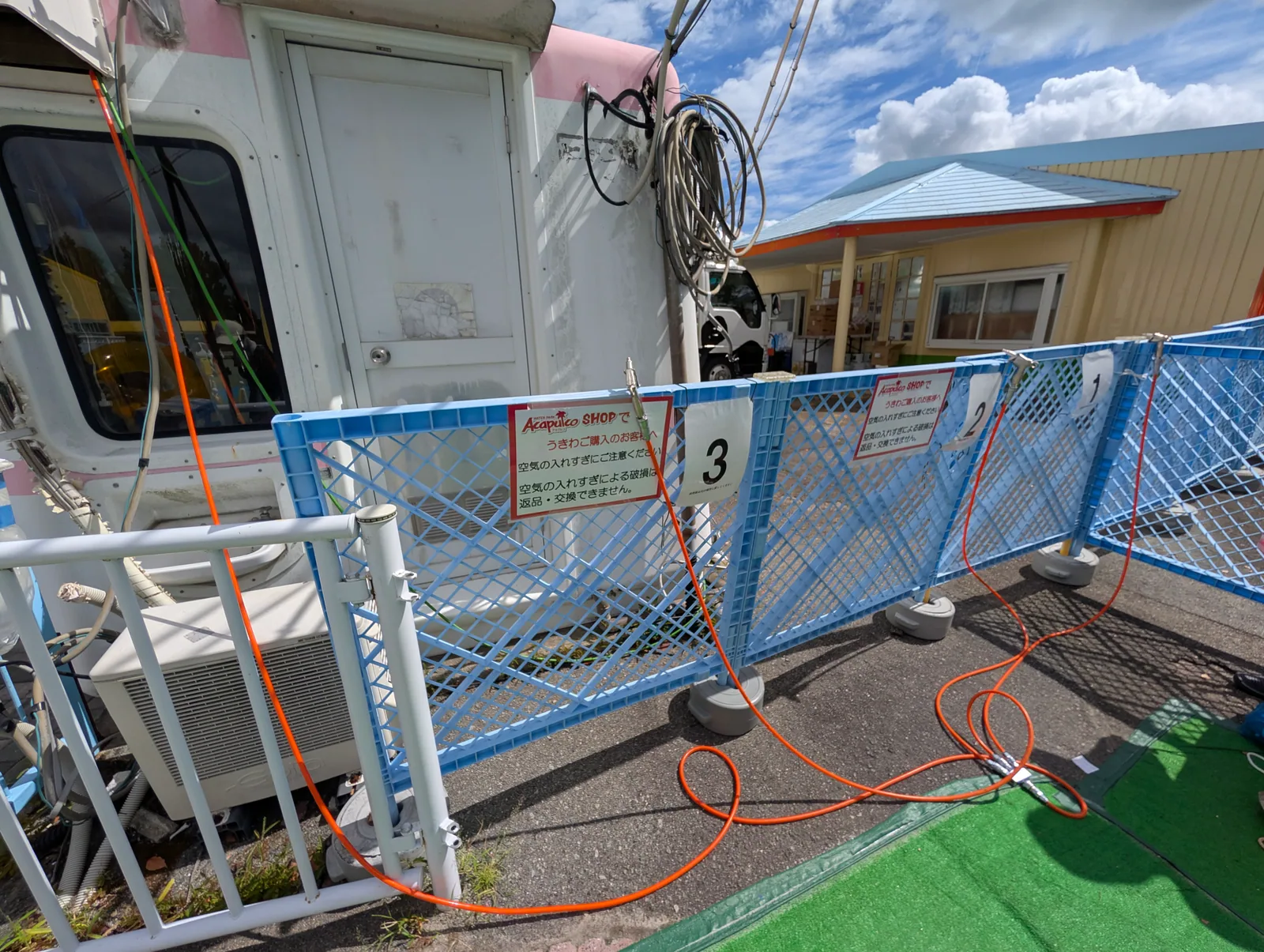プールのウォーターアトラクション