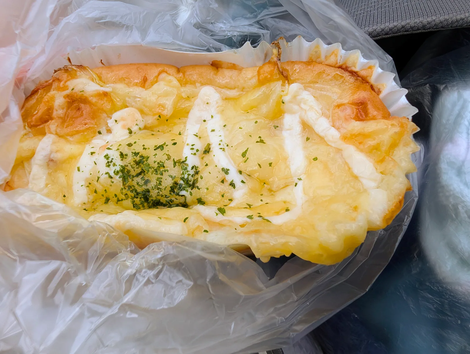 チーズがのったパン
