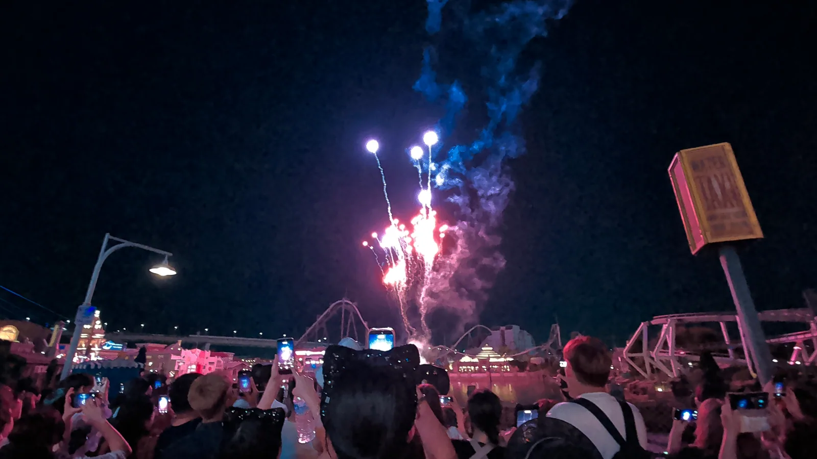 夜空を彩る花火