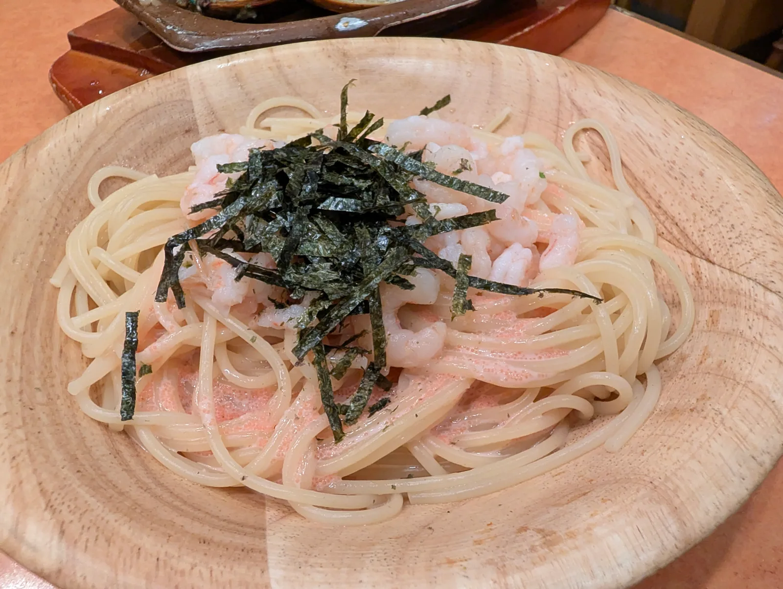 ピンク色のクリームパスタ