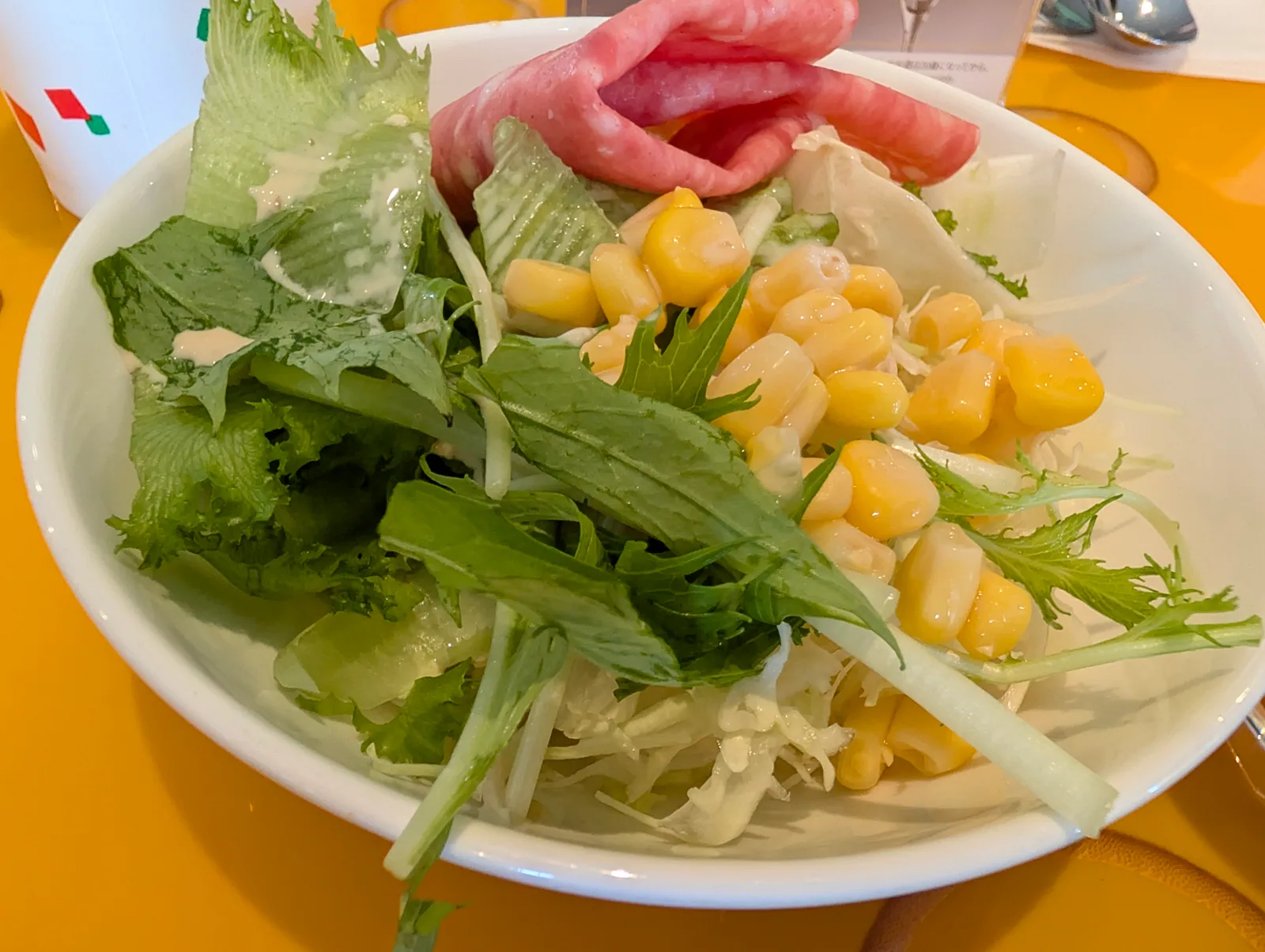 朝食のサラダ