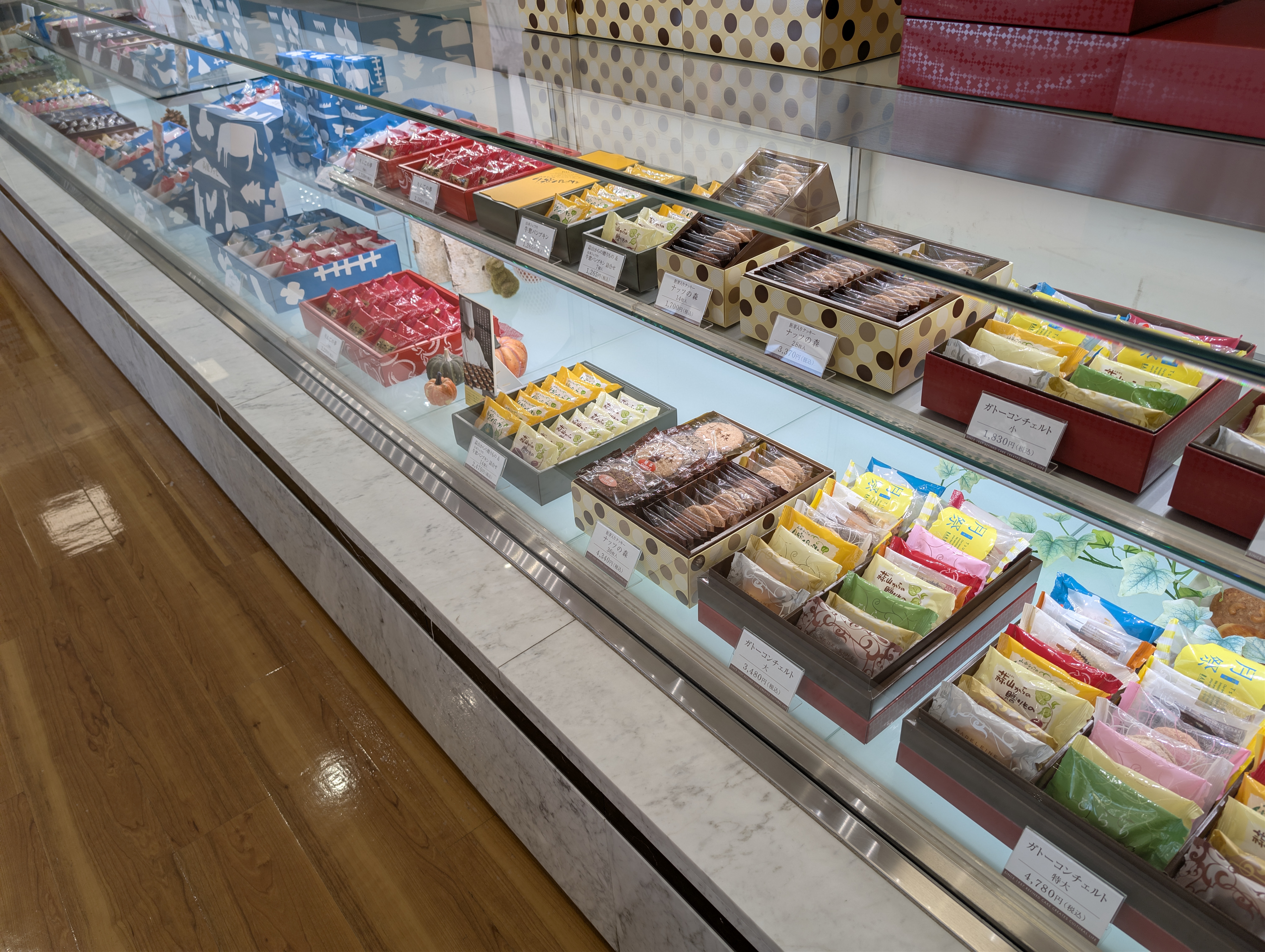 焼き菓子ギフト棚