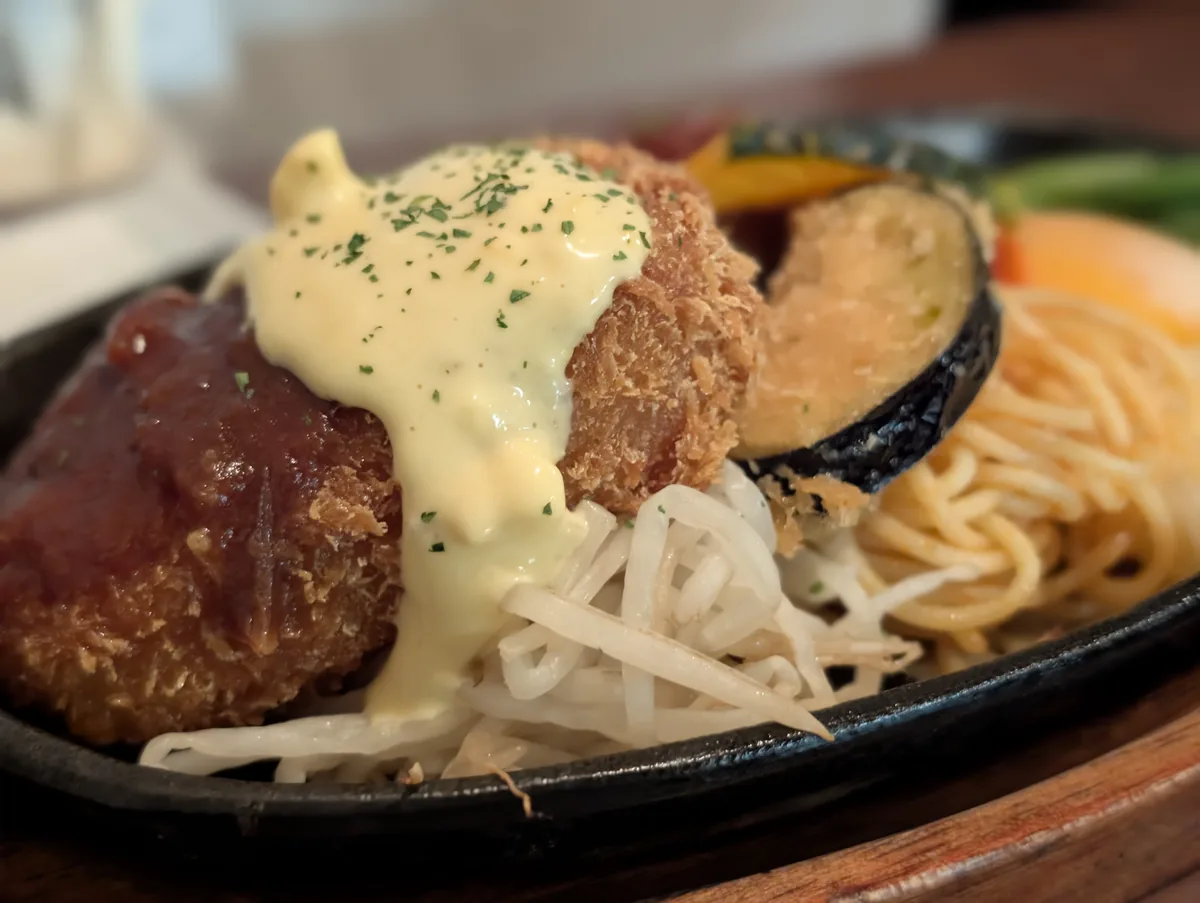 カニクリームコロッケのアップ