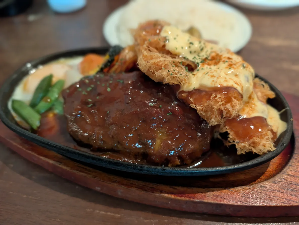 ハンバーグ＆チキン南蛮