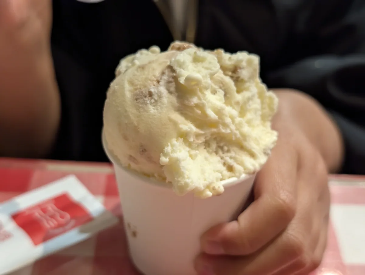 キッズメニュー付きのバニラジェラート