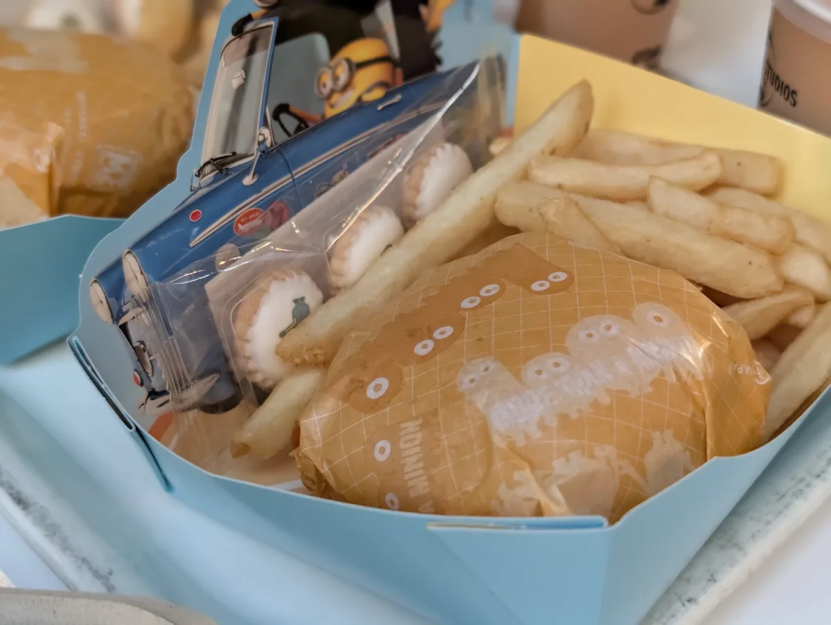 ハンバーガーとポテト