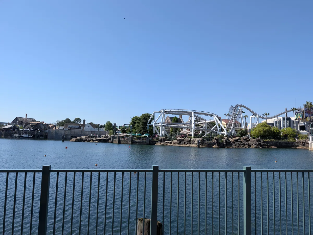 USJの水辺とアトラクション