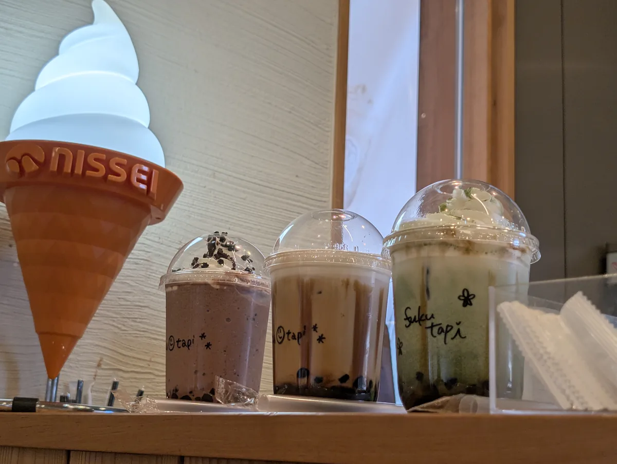 ふくちゃで注文したショコラショーとカフェラテと黒糖抹茶ラテ