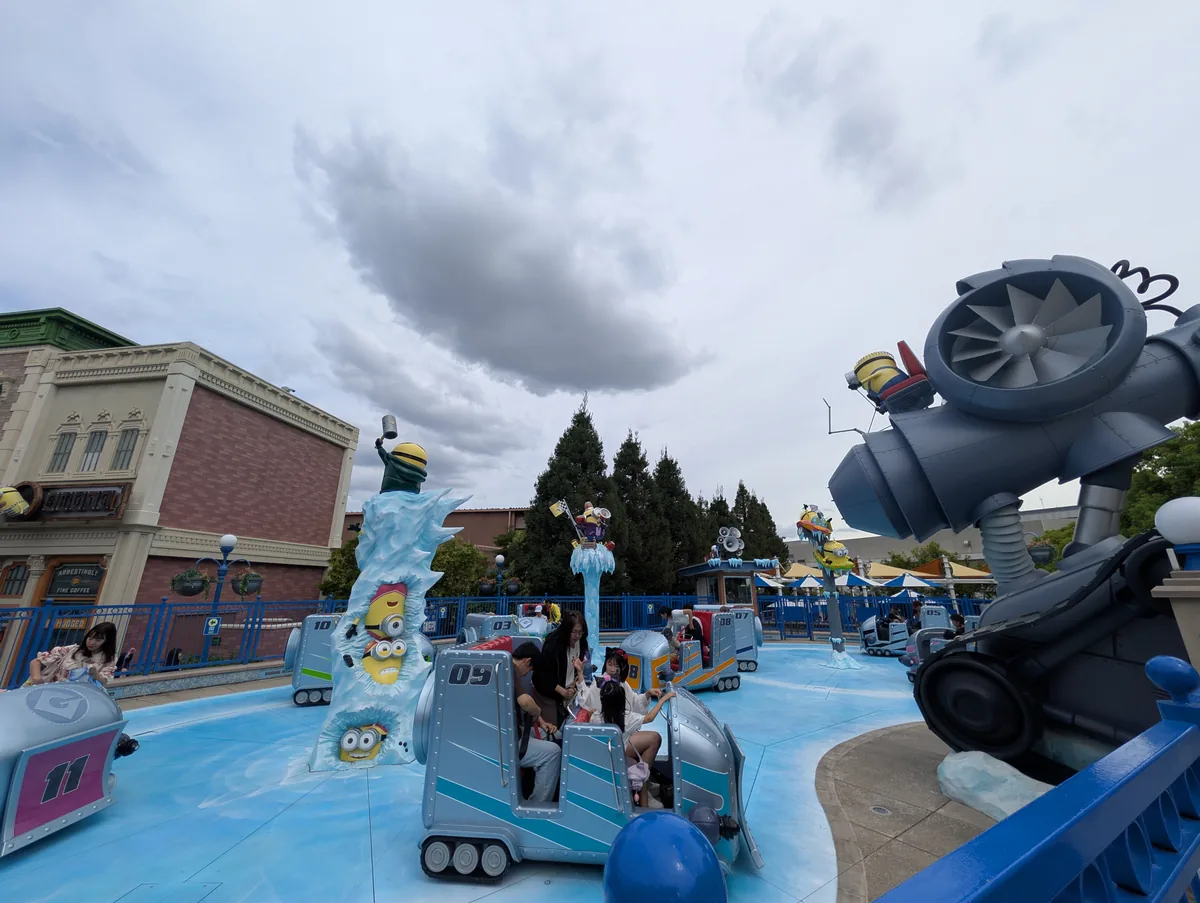 ミニオン・パークに到着。子どもが最初から楽しみにしていたエリアへ先に向かうと、入園直後の元気な時間を有効に使えます。